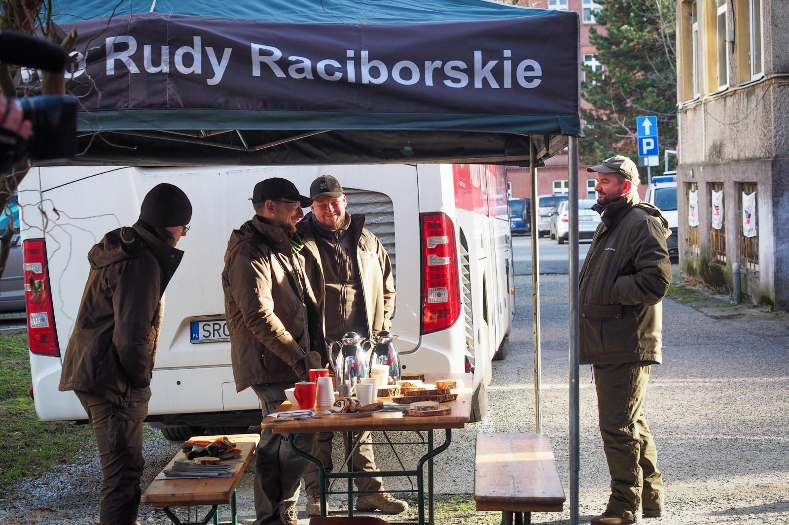 Zdjęcie w galerii na portalu naszraciborz.pl: Choinka dla życia także w Raciborzu. Duże zainteresowanie akcją honorowego krwiodawstwa [FOTO i WIDEO] wiadomości z regionu