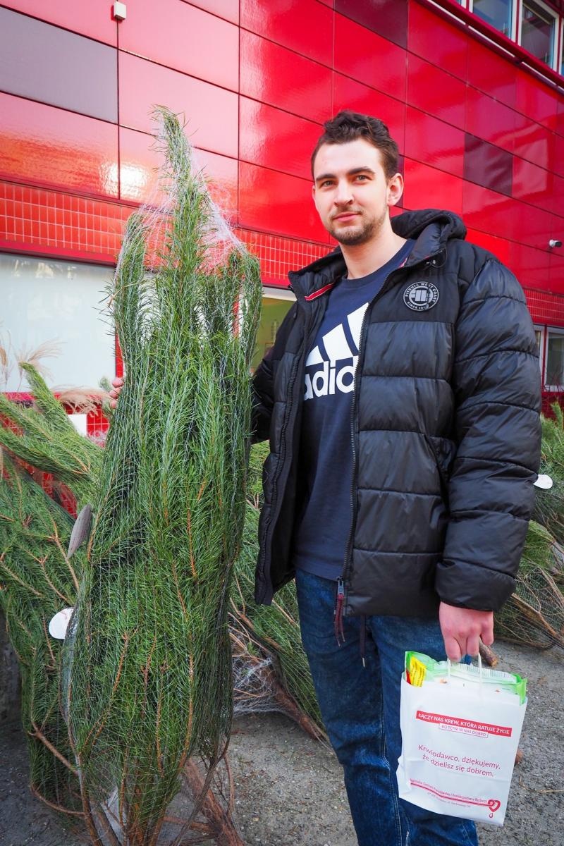 Zdjęcie w galerii na portalu naszraciborz.pl: Choinka dla życia także w Raciborzu. Duże zainteresowanie akcją honorowego krwiodawstwa [FOTO i WIDEO] wiadomości z regionu