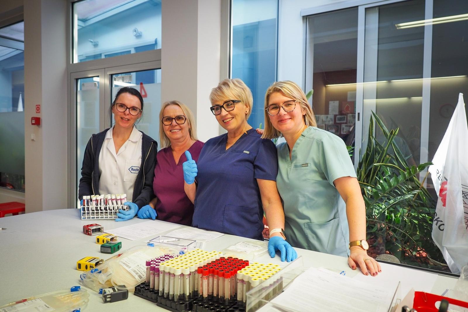 Zdjęcie w galerii na portalu naszraciborz.pl: Choinka dla życia także w Raciborzu. Duże zainteresowanie akcją honorowego krwiodawstwa [FOTO i WIDEO] wiadomości z regionu