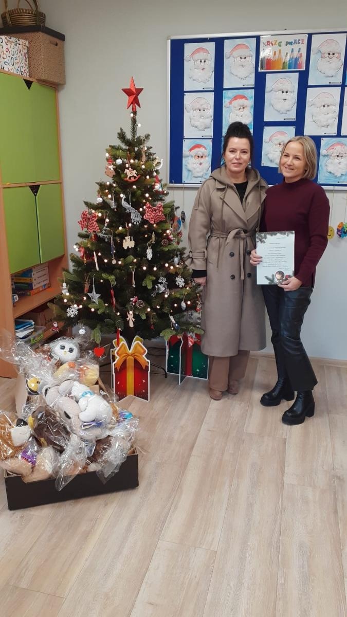 Zdjęcie w galerii na portalu naszraciborz.pl: Uczniowie SP14 w Raciborzu wsparli Dom Samotnej Matki świątecznymi upominkami wiadomości z regionu