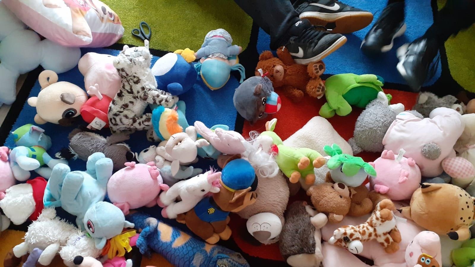 Zdjęcie w galerii na portalu naszraciborz.pl: Uczniowie SP14 w Raciborzu wsparli Dom Samotnej Matki świątecznymi upominkami wiadomości z regionu