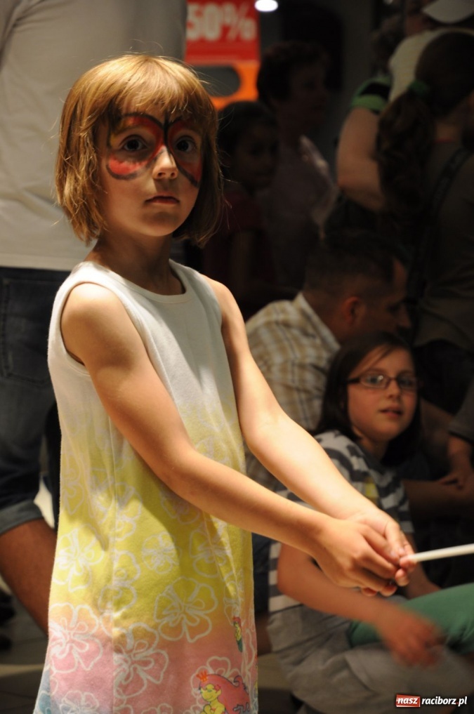 Zdjęcie w galerii na portalu naszraciborz.pl: Raciborzanie na pokazie mody w Młyńskiej wiadomości z regionu