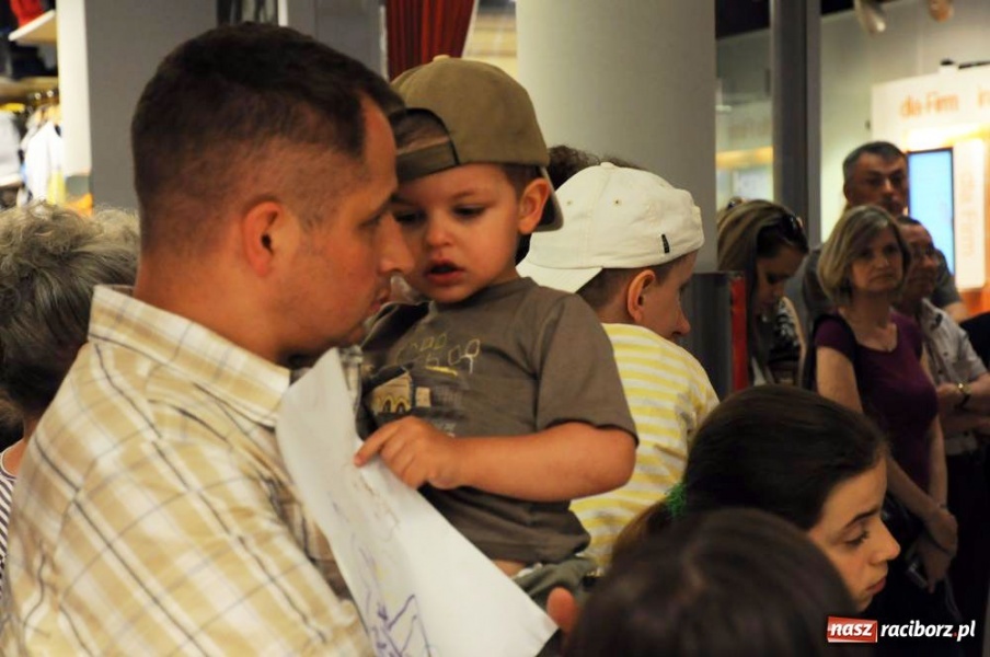 Zdjęcie w galerii na portalu naszraciborz.pl: Raciborzanie na pokazie mody w Młyńskiej wiadomości z regionu