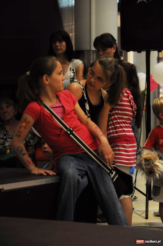 Zdjęcie w galerii na portalu naszraciborz.pl: Raciborzanie na pokazie mody w Młyńskiej wiadomości z regionu