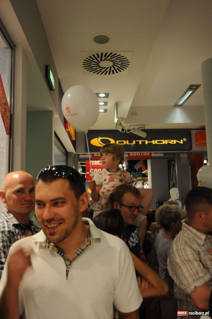 Zdjęcie w galerii na portalu naszraciborz.pl: Raciborzanie na pokazie mody w Młyńskiej wiadomości z regionu