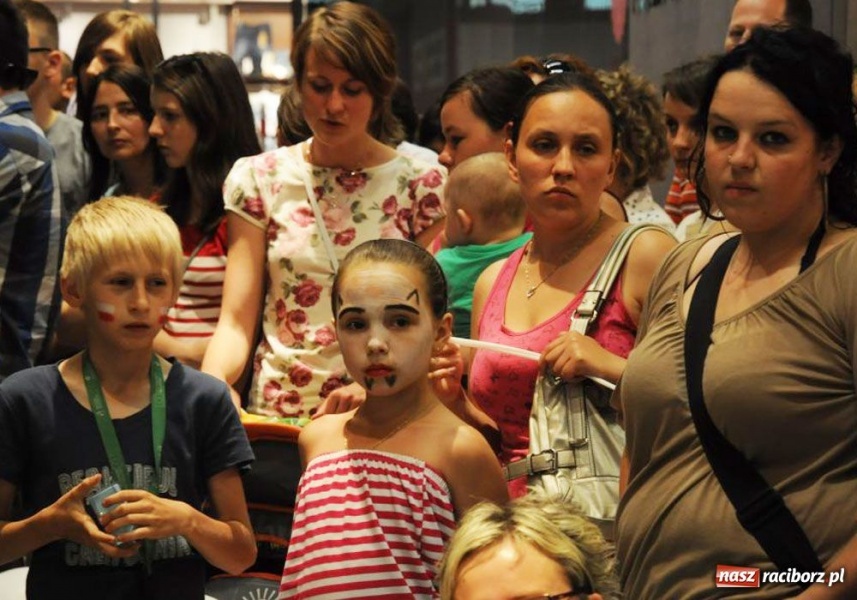 Zdjęcie w galerii na portalu naszraciborz.pl: Raciborzanie na pokazie mody w Młyńskiej wiadomości z regionu