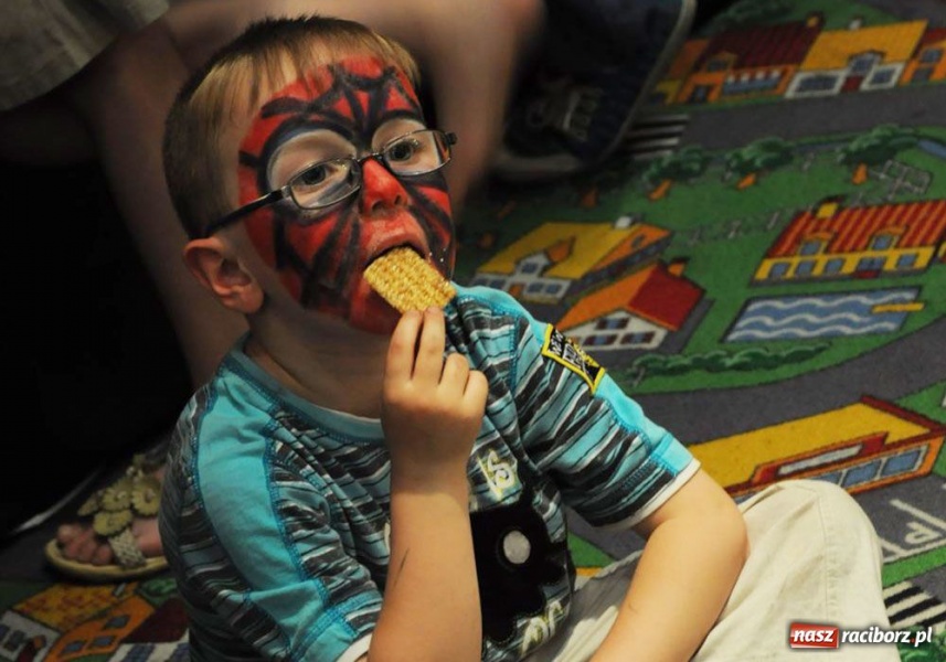 Zdjęcie w galerii na portalu naszraciborz.pl: Raciborzanie na pokazie mody w Młyńskiej wiadomości z regionu