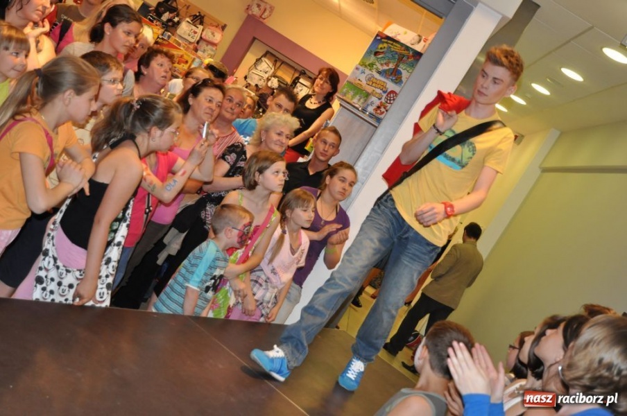 Zdjęcie w galerii na portalu naszraciborz.pl: Raciborzanie na pokazie mody w Młyńskiej wiadomości z regionu