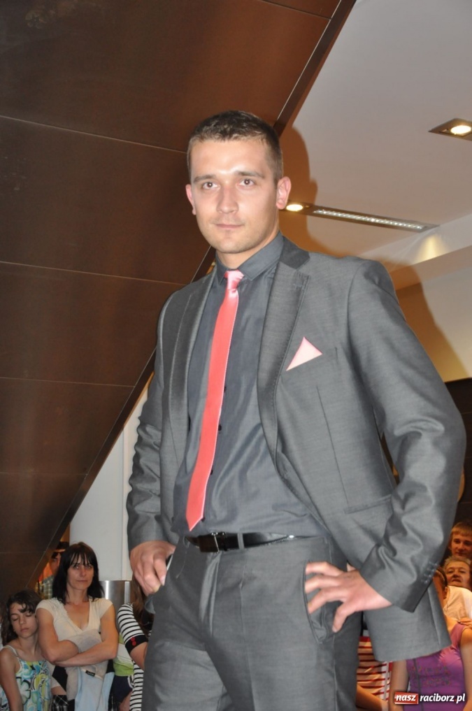 Zdjęcie w galerii na portalu naszraciborz.pl: Raciborzanie na pokazie mody w Młyńskiej wiadomości z regionu