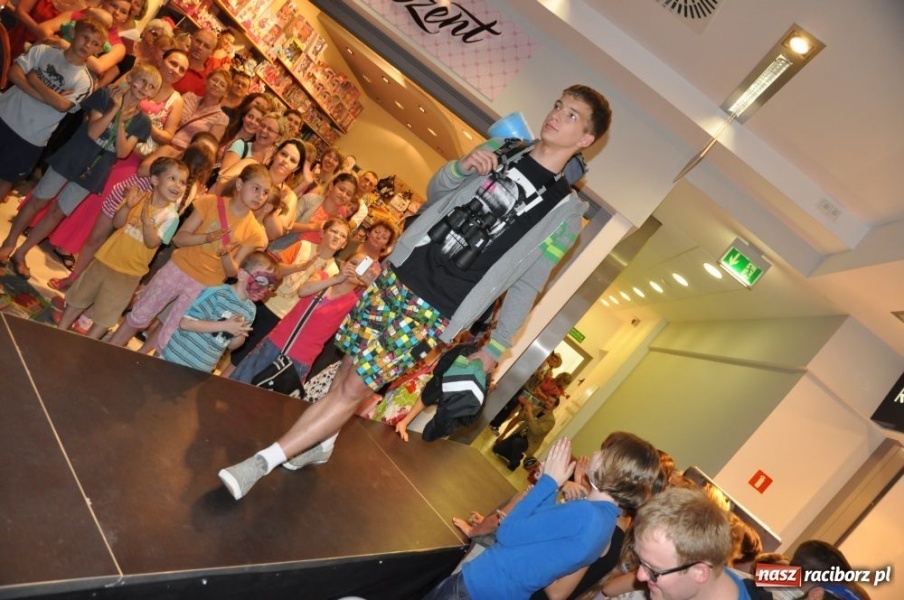 Zdjęcie w galerii na portalu naszraciborz.pl: Raciborzanie na pokazie mody w Młyńskiej wiadomości z regionu