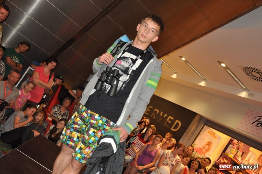 Zdjęcie w galerii na portalu naszraciborz.pl: Raciborzanie na pokazie mody w Młyńskiej wiadomości z regionu