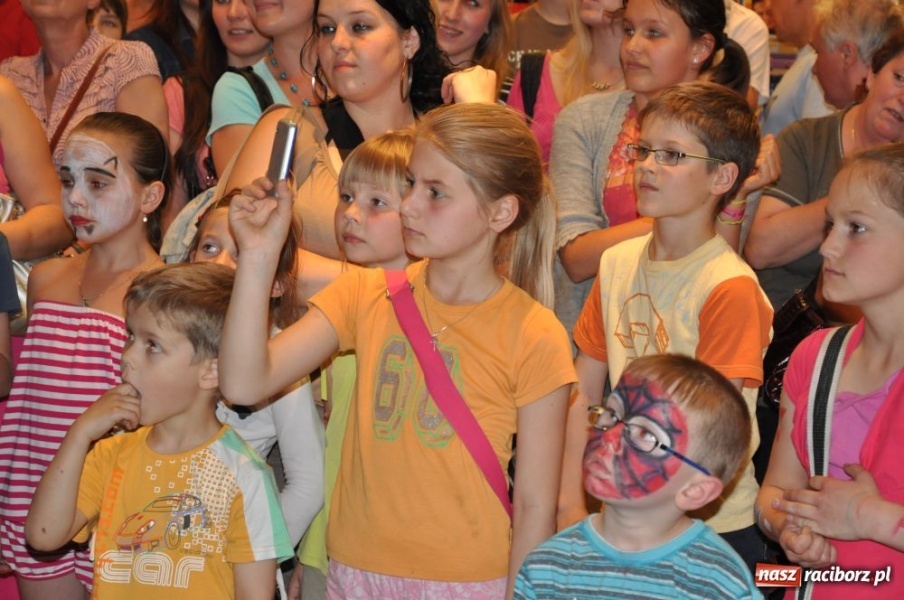 Zdjęcie w galerii na portalu naszraciborz.pl: Raciborzanie na pokazie mody w Młyńskiej wiadomości z regionu