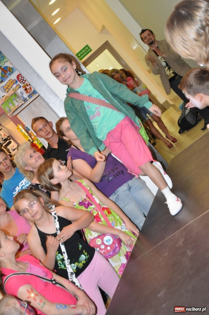 Zdjęcie w galerii na portalu naszraciborz.pl: Raciborzanie na pokazie mody w Młyńskiej wiadomości z regionu