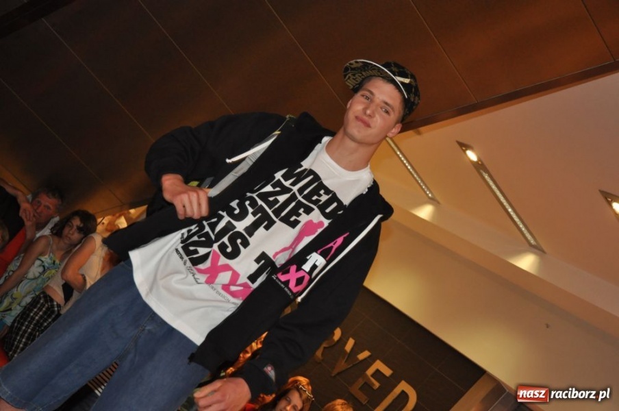 Zdjęcie w galerii na portalu naszraciborz.pl: Raciborzanie na pokazie mody w Młyńskiej wiadomości z regionu