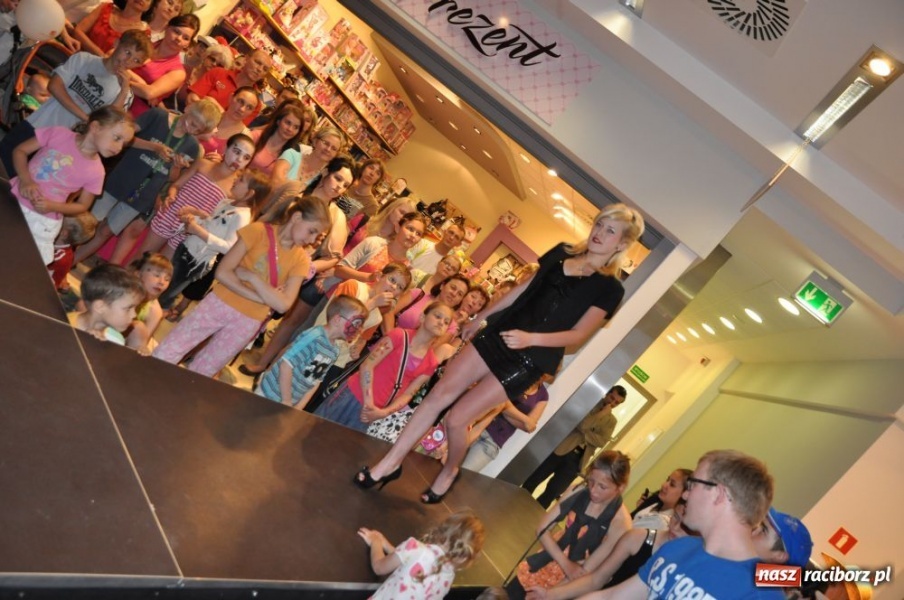 Zdjęcie w galerii na portalu naszraciborz.pl: Raciborzanie na pokazie mody w Młyńskiej wiadomości z regionu