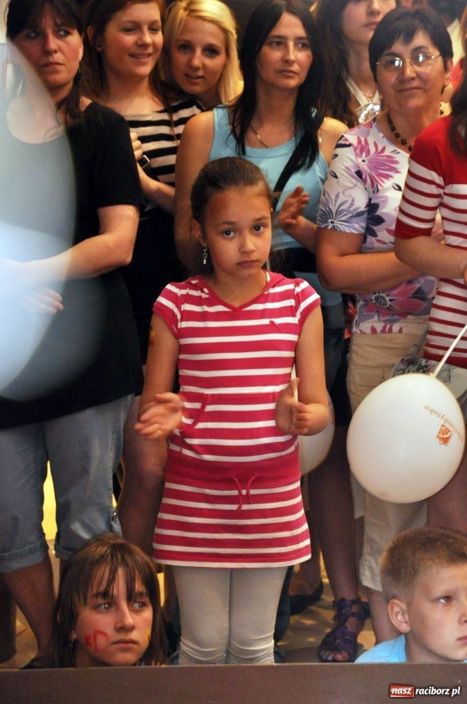 Zdjęcie w galerii na portalu naszraciborz.pl: Raciborzanie na pokazie mody w Młyńskiej wiadomości z regionu