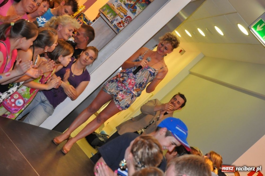 Zdjęcie w galerii na portalu naszraciborz.pl: Raciborzanie na pokazie mody w Młyńskiej wiadomości z regionu