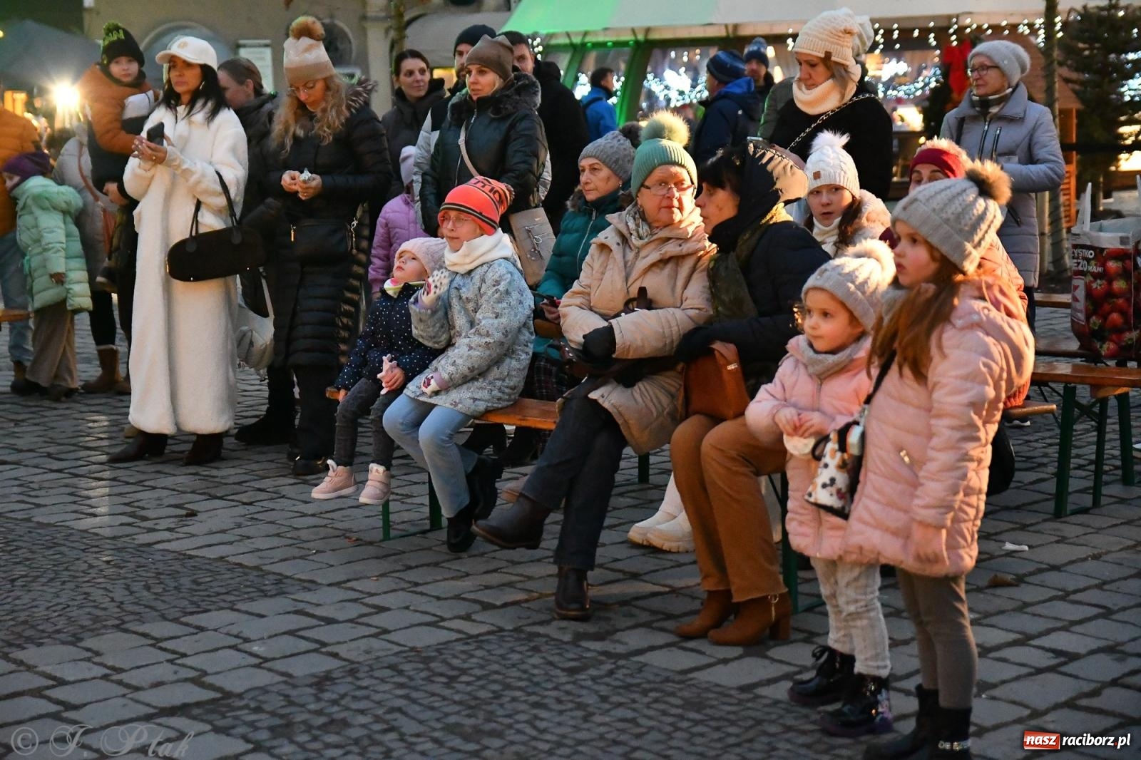 Zdjęcie w galerii na portalu naszraciborz.pl: Raciborski jarmark 2025. Muzyczna sobota za nami. W niedzielę kolejne atrakcje wiadomości z regionu