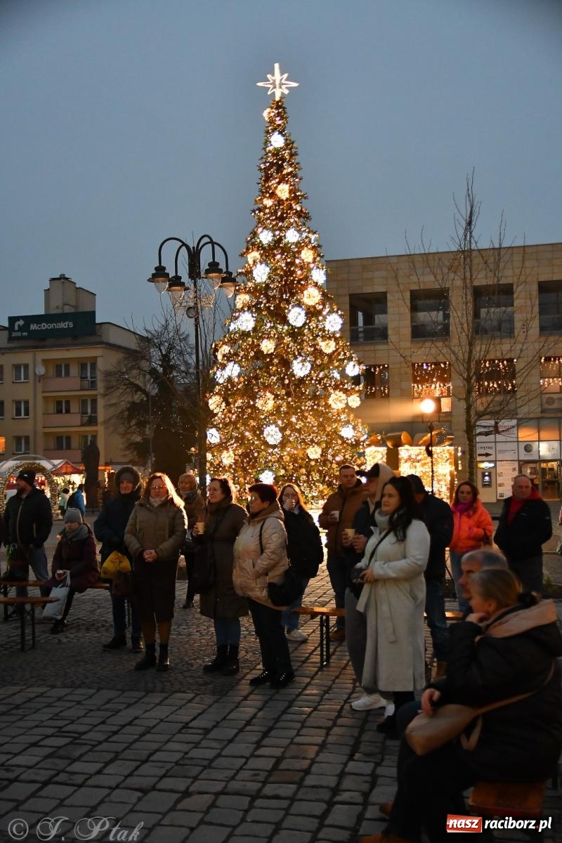 Zdjęcie w galerii na portalu naszraciborz.pl: Raciborski jarmark 2025. Muzyczna sobota za nami. W niedzielę kolejne atrakcje wiadomości z regionu