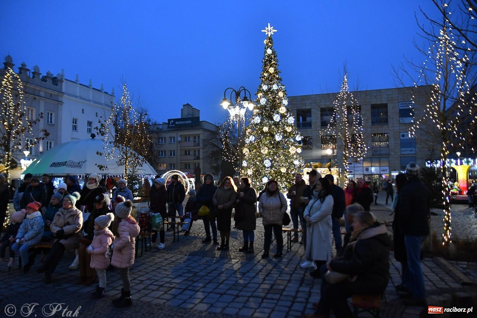 Zdjęcie w galerii na portalu naszraciborz.pl: Raciborski jarmark 2025. Muzyczna sobota za nami. W niedzielę kolejne atrakcje wiadomości z regionu