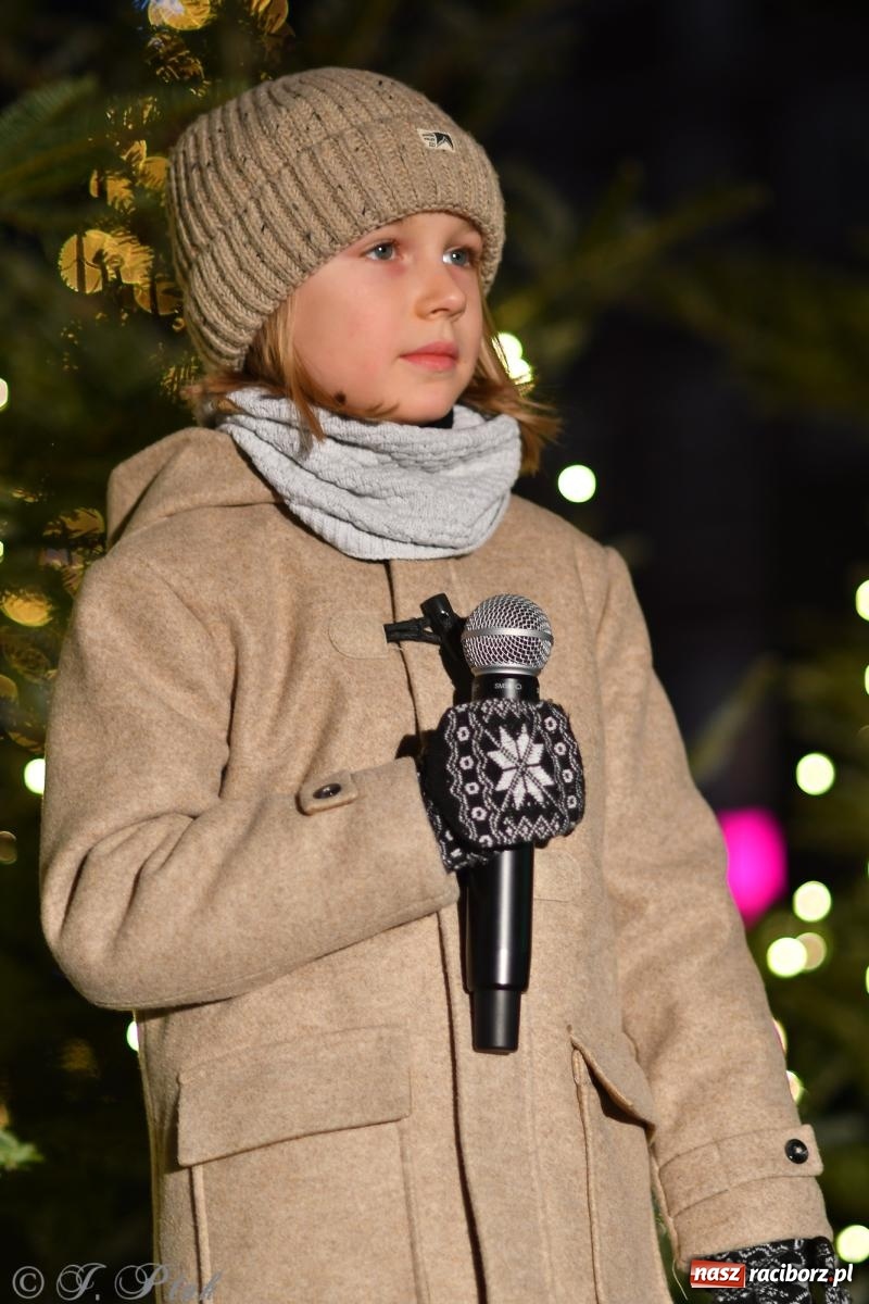 Zdjęcie w galerii na portalu naszraciborz.pl: Raciborski jarmark 2025. Muzyczna sobota za nami. W niedzielę kolejne atrakcje wiadomości z regionu