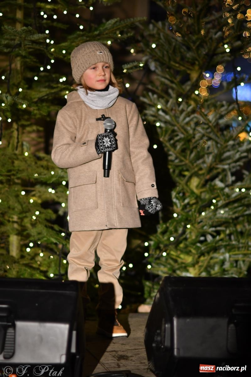 Zdjęcie w galerii na portalu naszraciborz.pl: Raciborski jarmark 2025. Muzyczna sobota za nami. W niedzielę kolejne atrakcje wiadomości z regionu