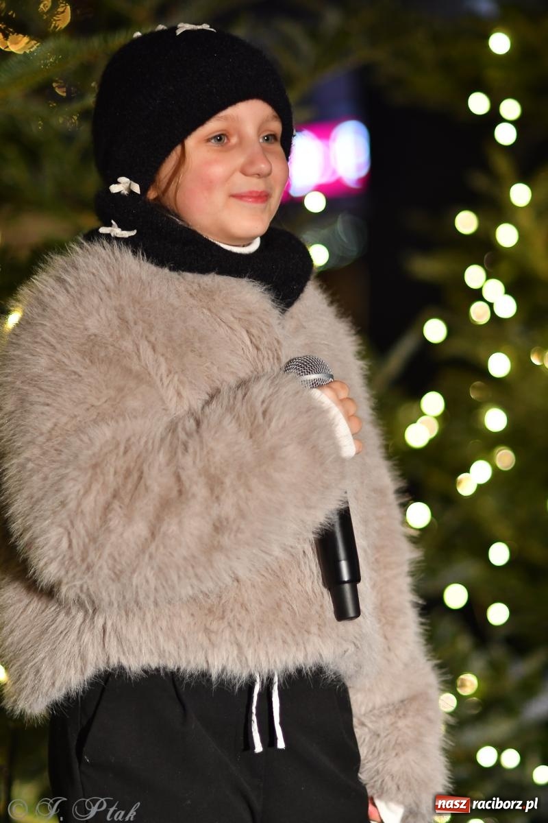 Zdjęcie w galerii na portalu naszraciborz.pl: Raciborski jarmark 2025. Muzyczna sobota za nami. W niedzielę kolejne atrakcje wiadomości z regionu