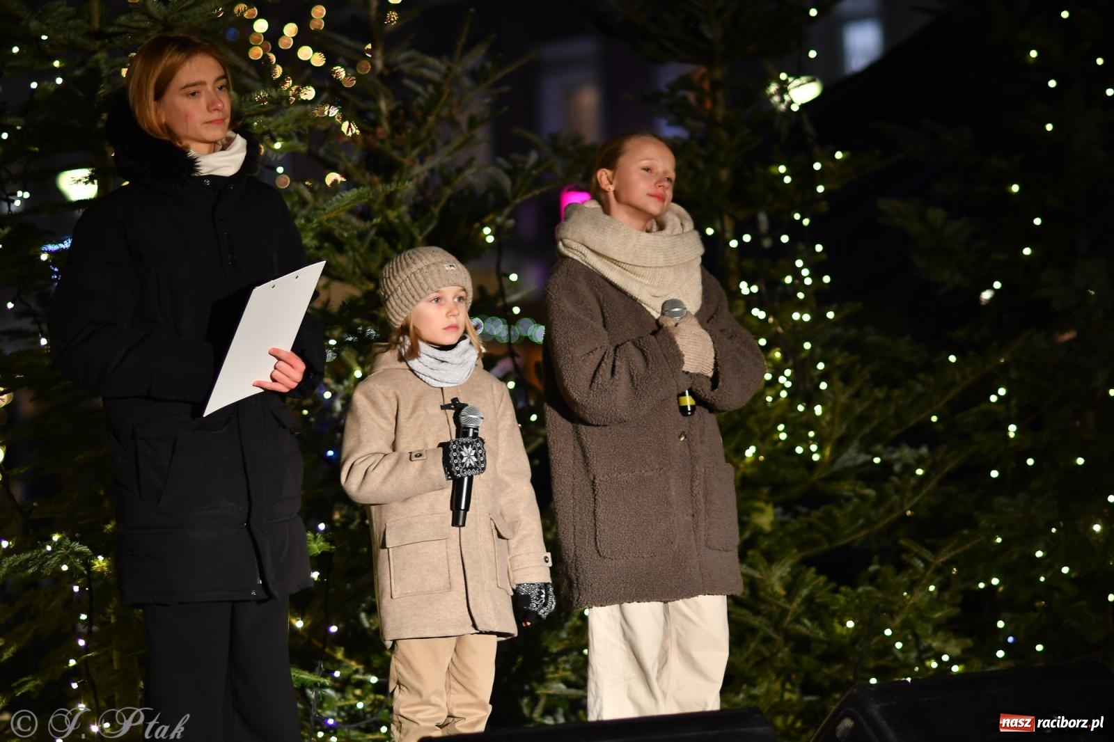 Zdjęcie w galerii na portalu naszraciborz.pl: Raciborski jarmark 2025. Muzyczna sobota za nami. W niedzielę kolejne atrakcje wiadomości z regionu