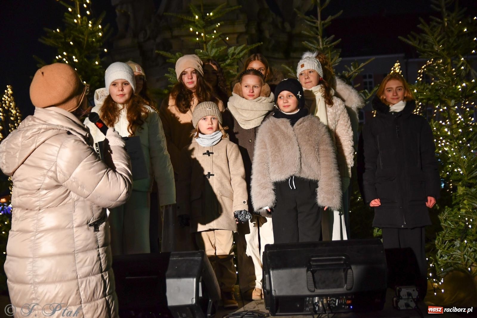 Zdjęcie w galerii na portalu naszraciborz.pl: Raciborski jarmark 2025. Muzyczna sobota za nami. W niedzielę kolejne atrakcje wiadomości z regionu