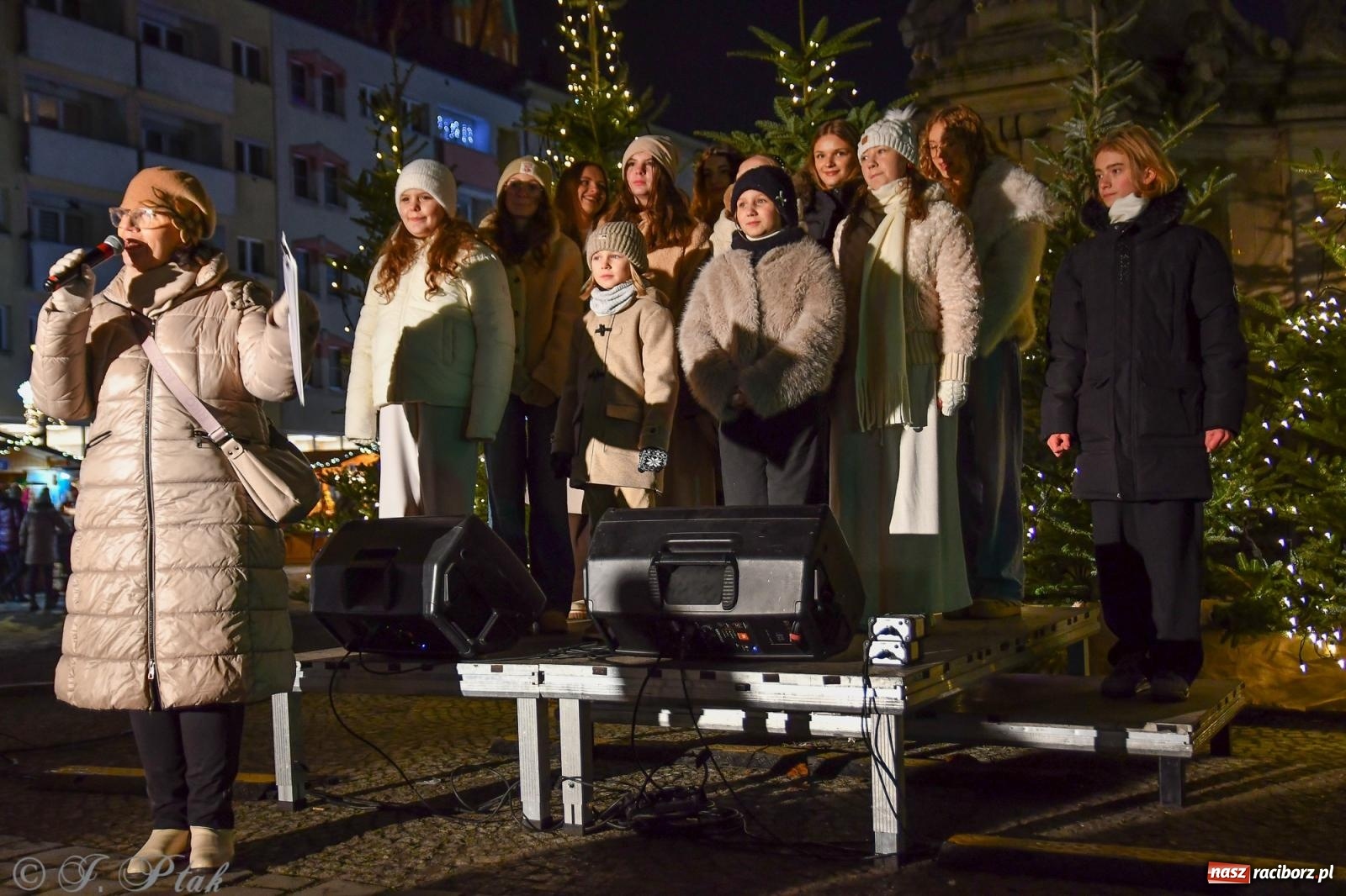 Zdjęcie w galerii na portalu naszraciborz.pl: Raciborski jarmark 2025. Muzyczna sobota za nami. W niedzielę kolejne atrakcje wiadomości z regionu