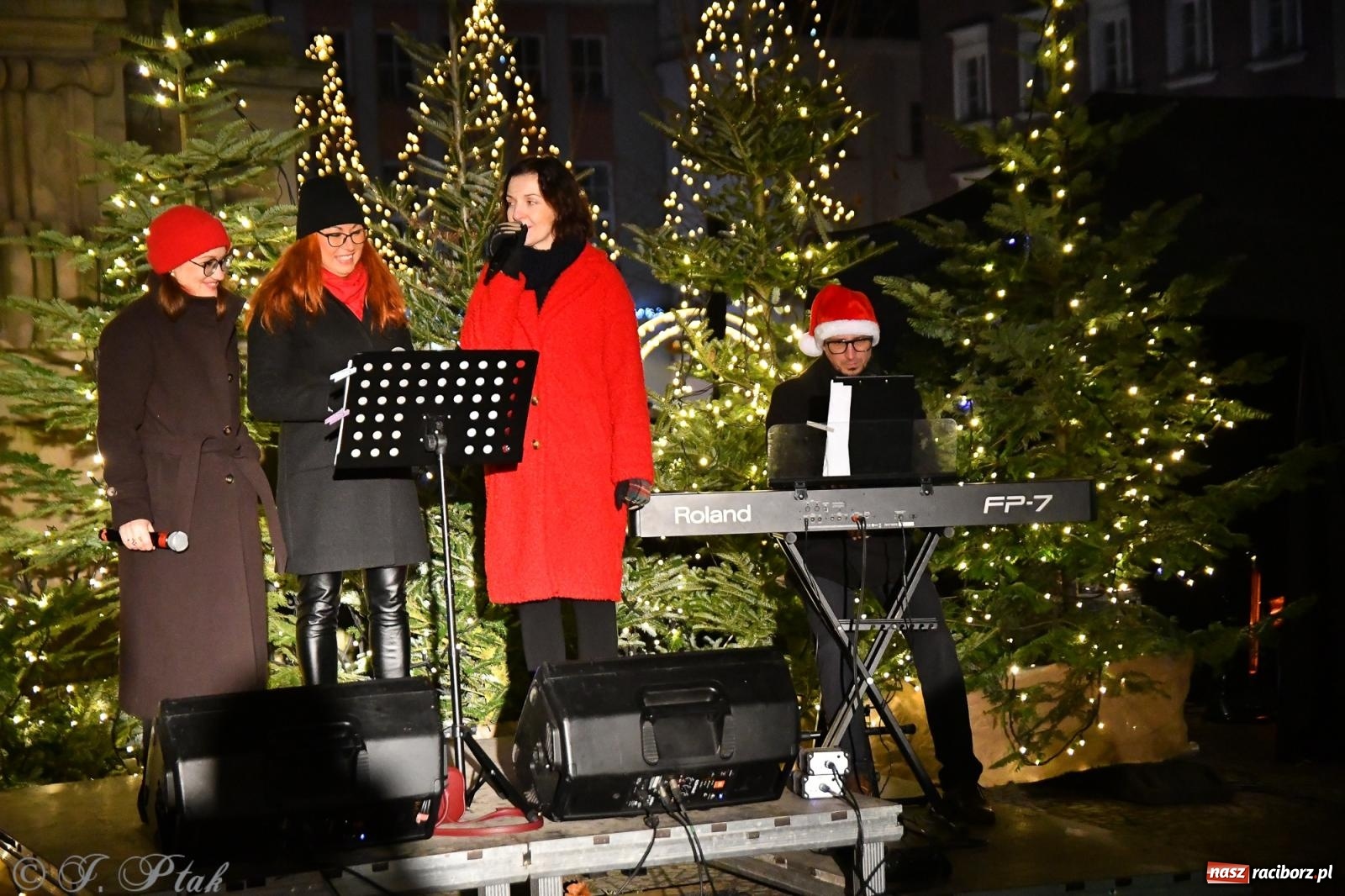 Zdjęcie w galerii na portalu naszraciborz.pl: Raciborski jarmark 2025. Muzyczna sobota za nami. W niedzielę kolejne atrakcje wiadomości z regionu