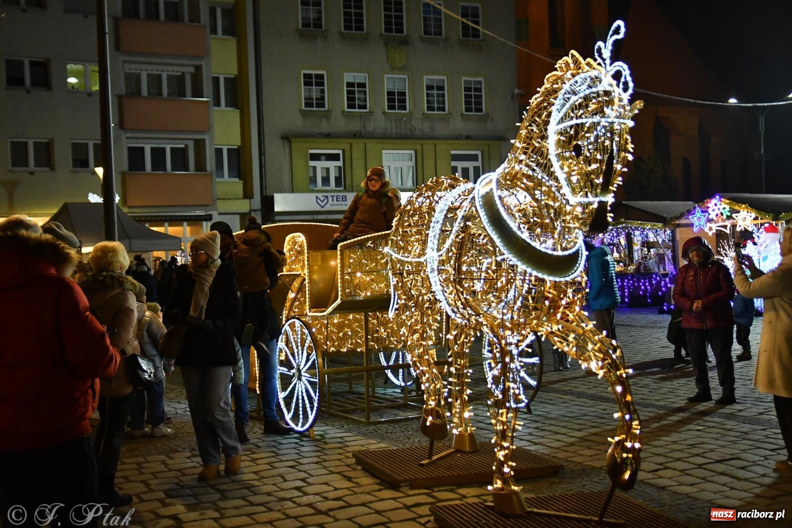Zdjęcie w galerii na portalu naszraciborz.pl: Raciborski jarmark 2025. Muzyczna sobota za nami. W niedzielę kolejne atrakcje wiadomości z regionu