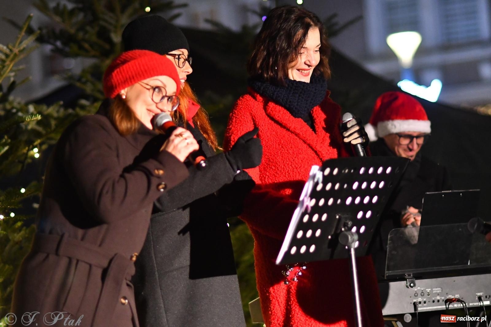 Zdjęcie w galerii na portalu naszraciborz.pl: Raciborski jarmark 2025. Muzyczna sobota za nami. W niedzielę kolejne atrakcje wiadomości z regionu