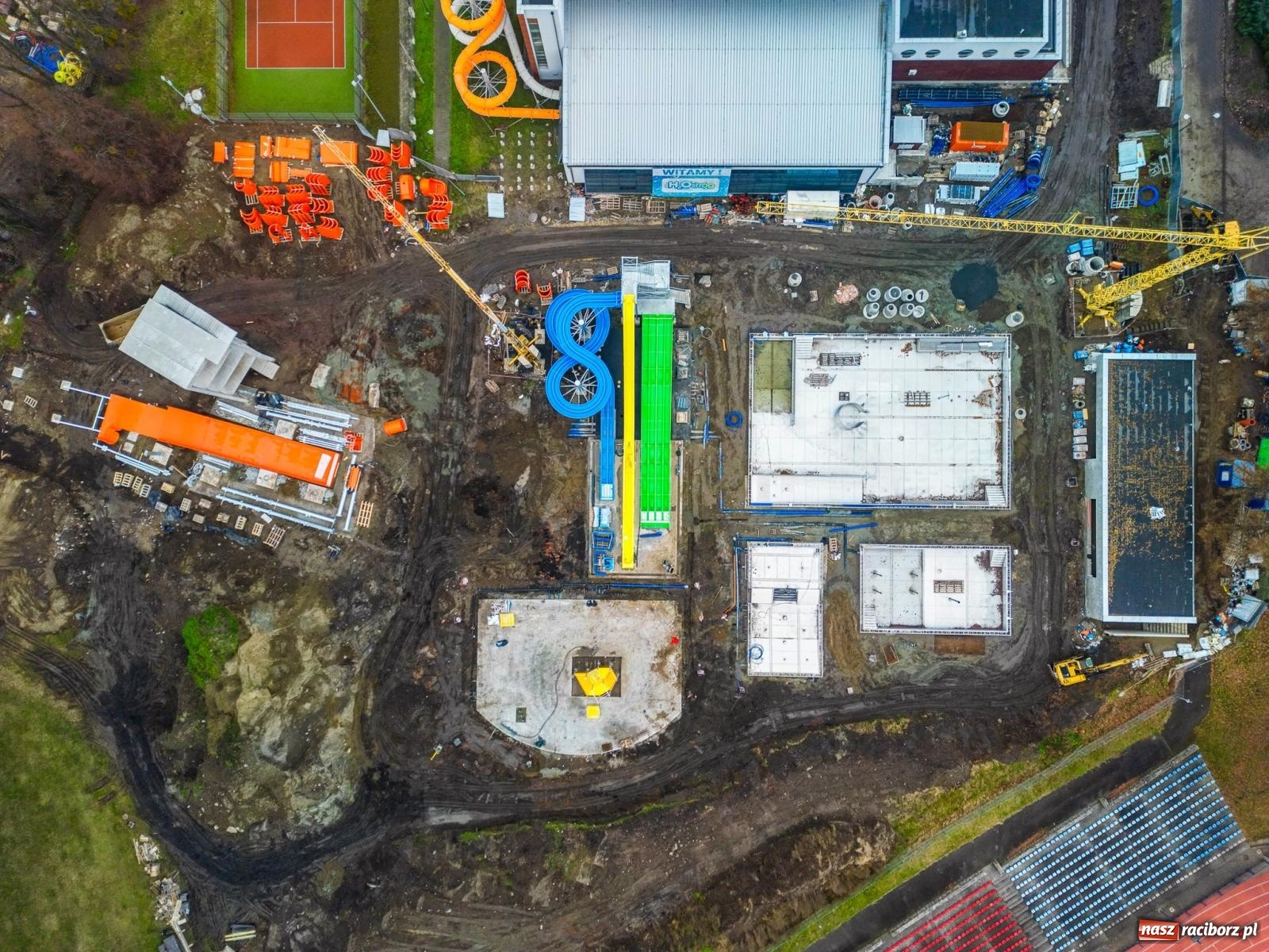 Zdjęcie w galerii na portalu naszraciborz.pl: Ostróg zyskuje nowe oblicze. Baseny zewnętrzne przy H2Ostróg i kolejne inwestycje zmieniają dzielnicę [AKTUALNE FOTO] wiadomości z regionu