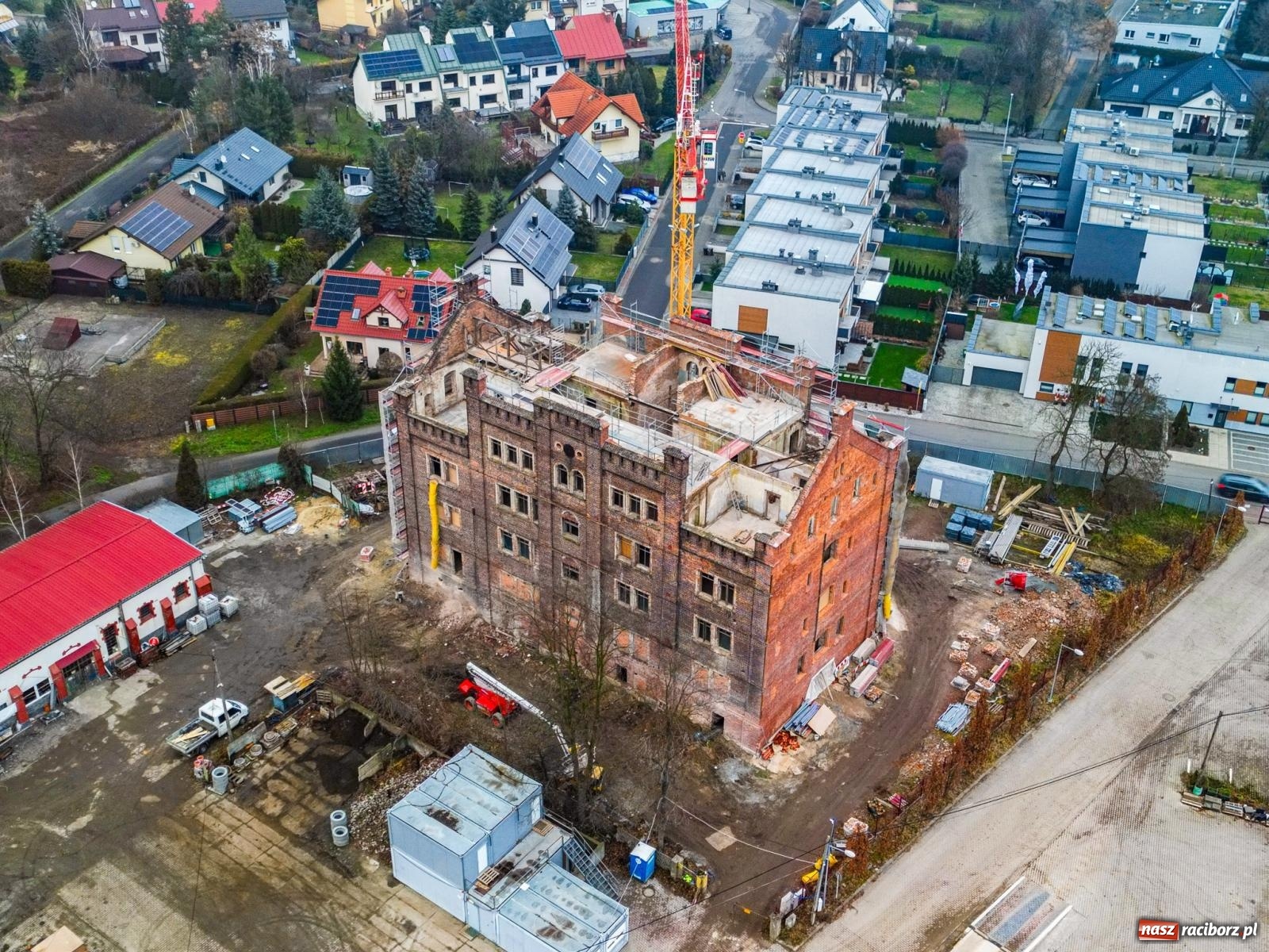 Zdjęcie w galerii na portalu naszraciborz.pl: Ostróg zyskuje nowe oblicze. Baseny zewnętrzne przy H2Ostróg i kolejne inwestycje zmieniają dzielnicę [AKTUALNE FOTO] wiadomości z regionu