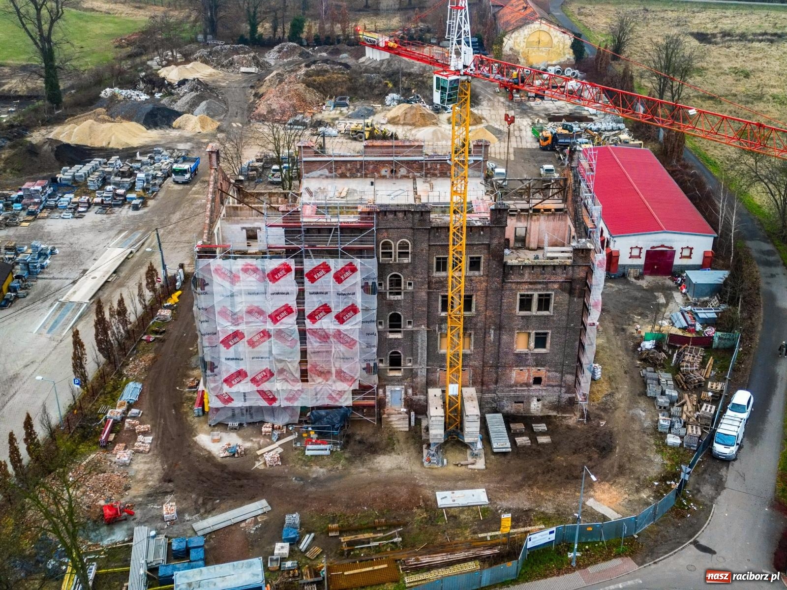 Zdjęcie w galerii na portalu naszraciborz.pl: Ostróg zyskuje nowe oblicze. Baseny zewnętrzne przy H2Ostróg i kolejne inwestycje zmieniają dzielnicę [AKTUALNE FOTO] wiadomości z regionu