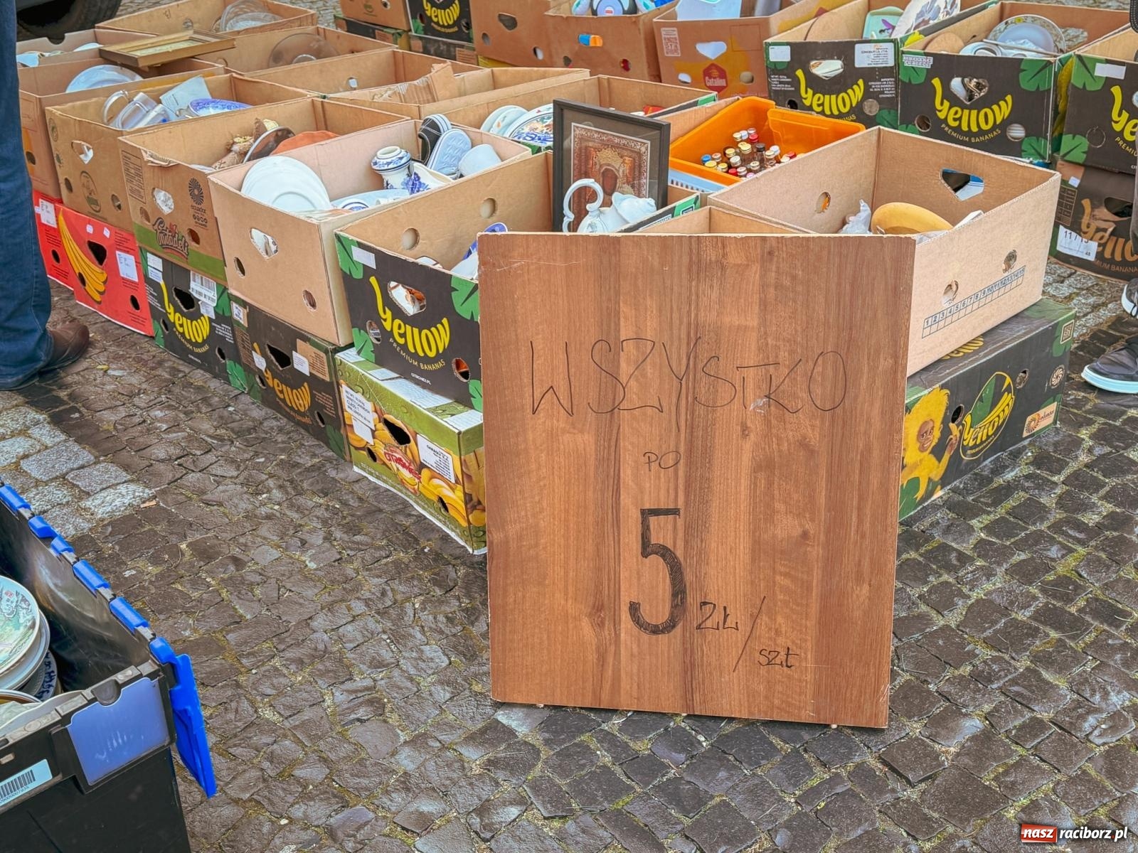 Zdjęcie w galerii na portalu naszraciborz.pl: Ostatni targ staroci w Raciborzu pełen ciekawych znalezisk wiadomości z regionu