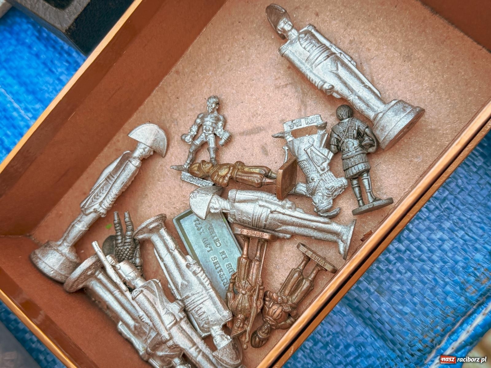 Zdjęcie w galerii na portalu naszraciborz.pl: Ostatni targ staroci w Raciborzu pełen ciekawych znalezisk wiadomości z regionu