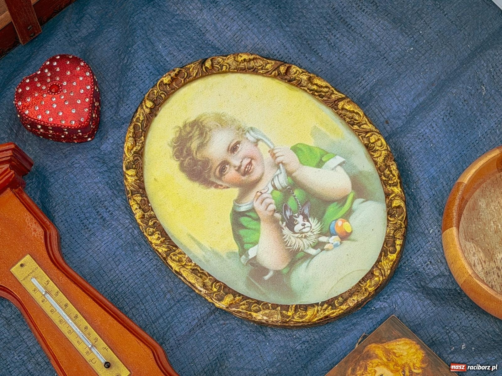 Zdjęcie w galerii na portalu naszraciborz.pl: Ostatni targ staroci w Raciborzu pełen ciekawych znalezisk wiadomości z regionu