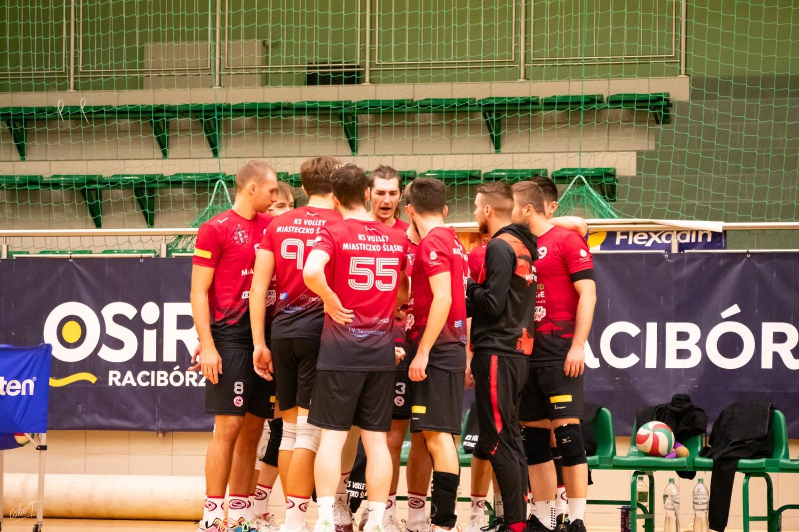 Zdjęcie w galerii na portalu naszraciborz.pl: Pięciosetowy thriller w hali przy Łąkowej. KS Racibórz zakończył rok zwycięstwem [FOTO] wiadomości z regionu