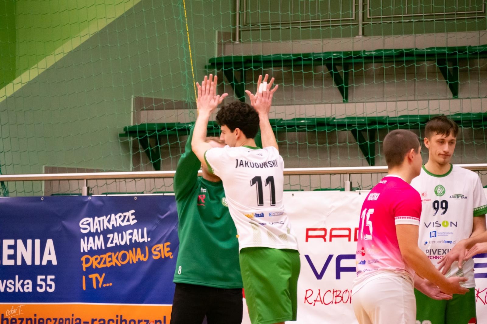 Zdjęcie w galerii na portalu naszraciborz.pl: Pięciosetowy thriller w hali przy Łąkowej. KS Racibórz zakończył rok zwycięstwem [FOTO] wiadomości z regionu