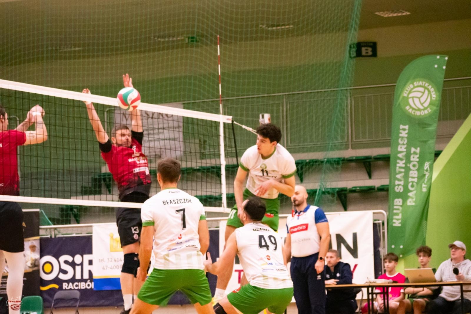 Zdjęcie w galerii na portalu naszraciborz.pl: Pięciosetowy thriller w hali przy Łąkowej. KS Racibórz zakończył rok zwycięstwem [FOTO] wiadomości z regionu