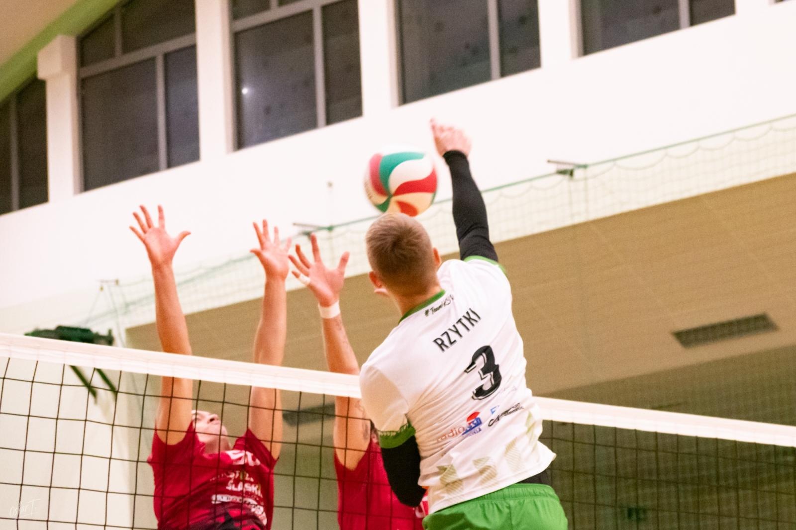 Zdjęcie w galerii na portalu naszraciborz.pl: Pięciosetowy thriller w hali przy Łąkowej. KS Racibórz zakończył rok zwycięstwem [FOTO] wiadomości z regionu