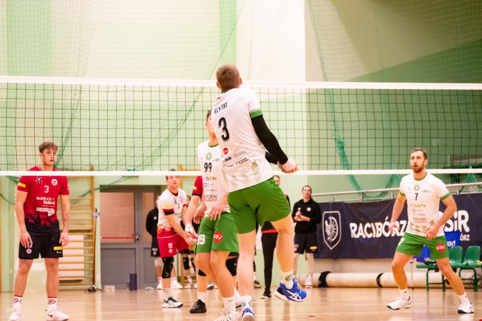Zdjęcie w galerii na portalu naszraciborz.pl: Pięciosetowy thriller w hali przy Łąkowej. KS Racibórz zakończył rok zwycięstwem [FOTO] wiadomości z regionu