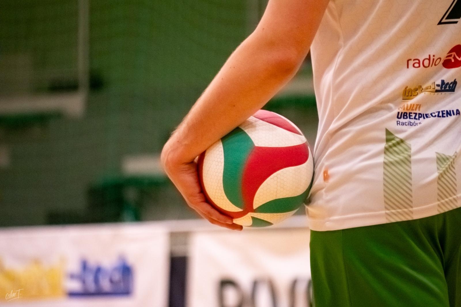 Zdjęcie w galerii na portalu naszraciborz.pl: Pięciosetowy thriller w hali przy Łąkowej. KS Racibórz zakończył rok zwycięstwem [FOTO] wiadomości z regionu