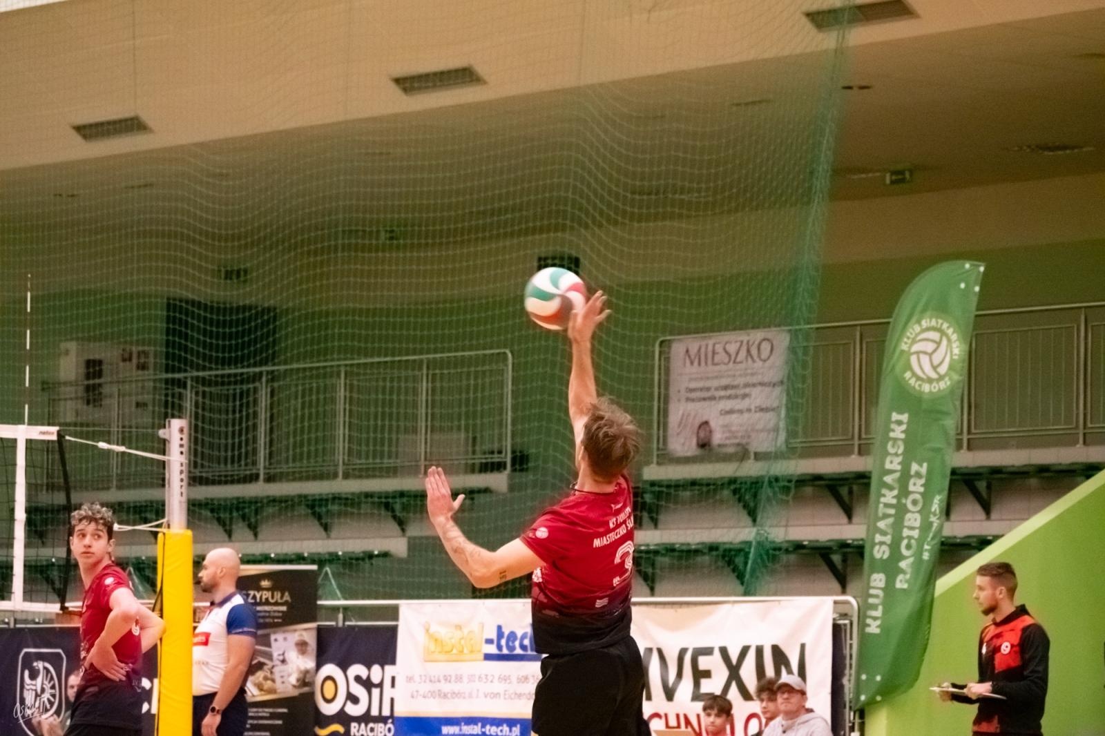 Zdjęcie w galerii na portalu naszraciborz.pl: Pięciosetowy thriller w hali przy Łąkowej. KS Racibórz zakończył rok zwycięstwem [FOTO] wiadomości z regionu