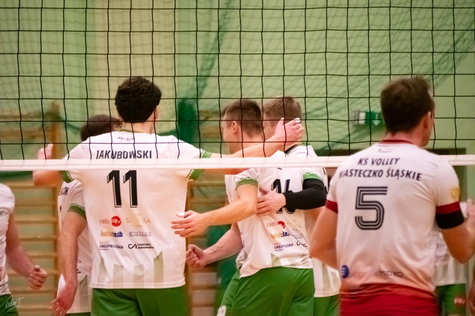 Zdjęcie w galerii na portalu naszraciborz.pl: Pięciosetowy thriller w hali przy Łąkowej. KS Racibórz zakończył rok zwycięstwem [FOTO] wiadomości z regionu