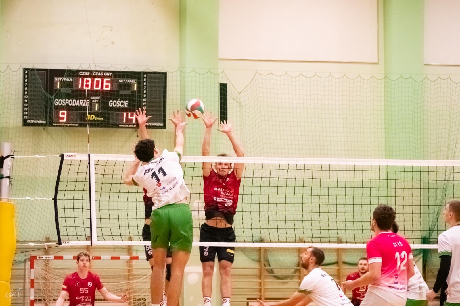 Zdjęcie w galerii na portalu naszraciborz.pl: Pięciosetowy thriller w hali przy Łąkowej. KS Racibórz zakończył rok zwycięstwem [FOTO] wiadomości z regionu