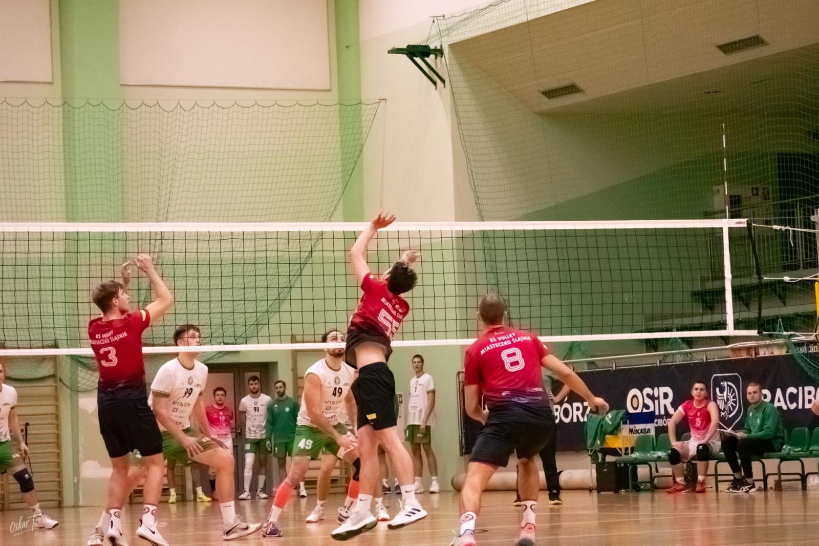 Zdjęcie w galerii na portalu naszraciborz.pl: Pięciosetowy thriller w hali przy Łąkowej. KS Racibórz zakończył rok zwycięstwem [FOTO] wiadomości z regionu