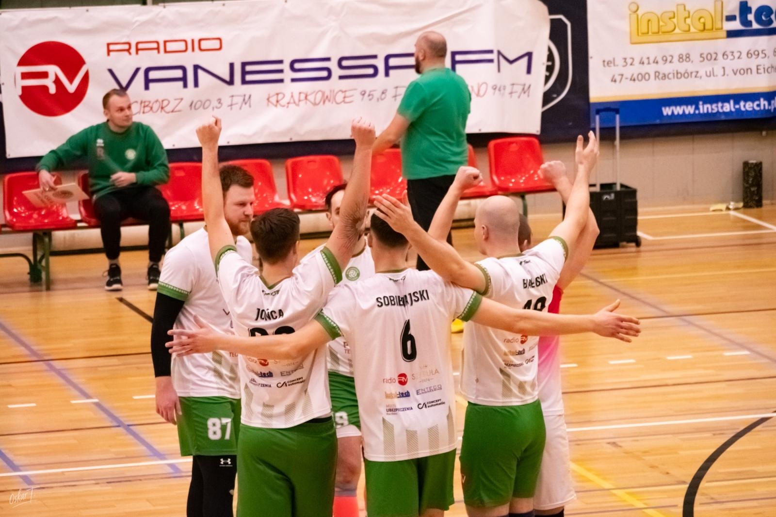 Zdjęcie w galerii na portalu naszraciborz.pl: Pięciosetowy thriller w hali przy Łąkowej. KS Racibórz zakończył rok zwycięstwem [FOTO] wiadomości z regionu